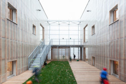 Hlavní cenu přehlídky Česká cena za architekturu 2019 získala Mateřská škola Nová Ruda od Petra Stolína a Aleny Mičekové