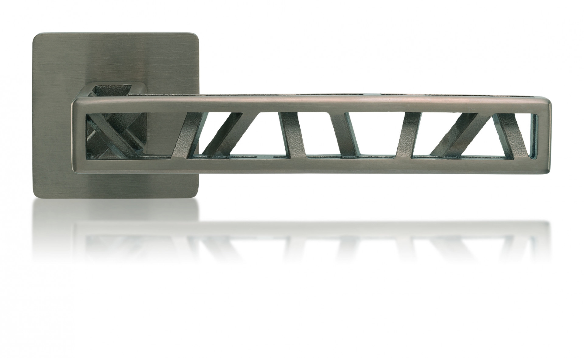 Klika Industry Squelette s povrchem titan braun mat. Zdroj: M&amp;T