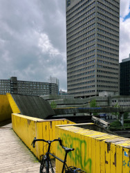 Hofbogen je bývalá železniční viaduktová trasa, která sloužila jako část Hofpleinlijn, první elektrifikované železniční tratě v Nizozemsku. Trať byla otevřena v roce 1908 a spojovala Rotterdam s Haagem. 