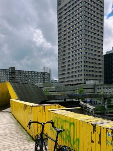 Hofbogen je bývalá železniční viaduktová trasa, která sloužila jako část Hofpleinlijn, první elektrifikované železniční tratě v Nizozemsku. Trať byla otevřena v roce 1908 a spojovala Rotterdam s Haagem. 