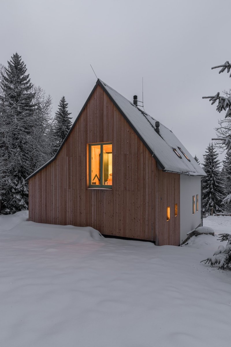 Chata v Jizerských horách od architektky Kateřiny Margoldové