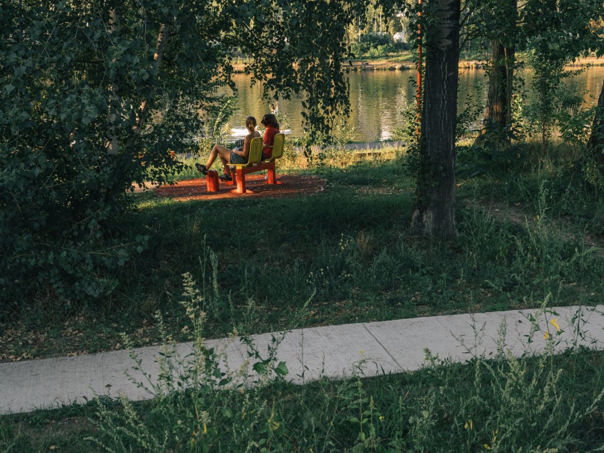 Park U Vody se nachází v dolních Holešovicích kousek od tamních přístavů. (Park U Vody v Praze-Holešovicích, YYYY)