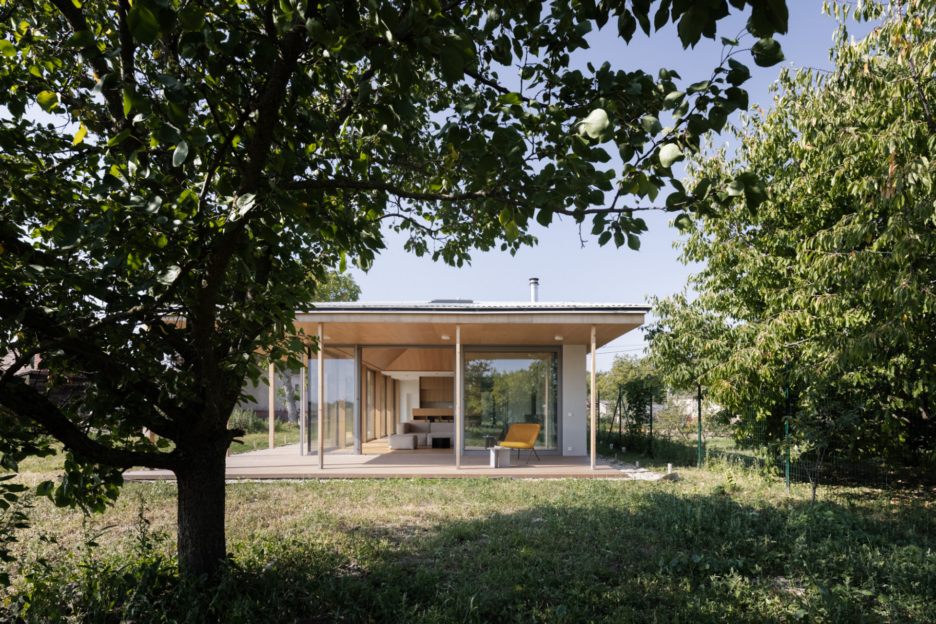 Rodinný dům od z pera architekta Tomáše Šeba a studia ROAR ve slovenské vesnici Palárikovo