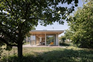 Rodinný dům od z pera architekta Tomáše Šeba a studia ROAR ve slovenské vesnici Palárikovo