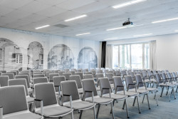 Společnost Wiesner-Hager je odborníkem na kancelářskou architekturu. Mimo to ale vybavuje eventové a konferenční prostory kulturních domů, hotelů a škol