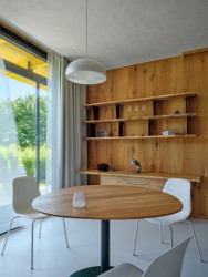 Pohled do interiéru (Bee House; Petr Novák)