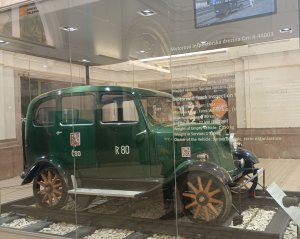 Součástí dolní haly je expozice historické drezíny Tatra Kyklop, nazývaná podle jednoho předního světla. Toto kolejové vozidlo sloužilo pro přepravu maximálně pěti osob. U ČSD byla využívána k inspekčním cestám po československých drahách až do roku 1980.