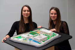 Vítězky soutěže na českou ambasádu v Addis Abebě, zleva Kristina Baháčová a Jana Hájková.