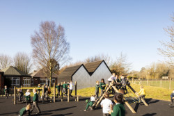 Architekta Clementine Blakemore navrhla hudební pavilon pro britskou základní školu