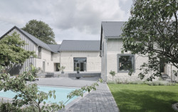 Architekt Marc Flick zrekonstruoval zchátralý dvůr v západním Německu