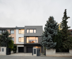 Přestavba řadového domu v Praze-Dědině od studia SOA architekti