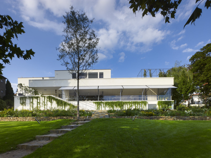 Ludwig Mies van der Rohe, ve spolupráci s Lilly Reich, Vila Tugendhat, Brno, 1928–1930