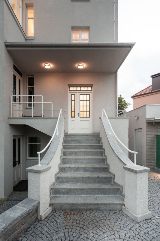Rekonstrukce vily na Ořechovce v Praze, monom architekti