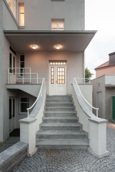 Rekonstrukce vily na Ořechovce v Praze, monom architekti