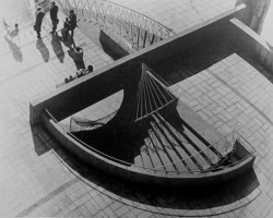 Nadhledový snímek točitých schodišť, která navrhl Waldo Dörsch.