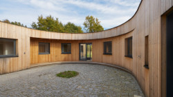 Sociální bydlení Sananim v Heřmani od architekta Jakuba Našince