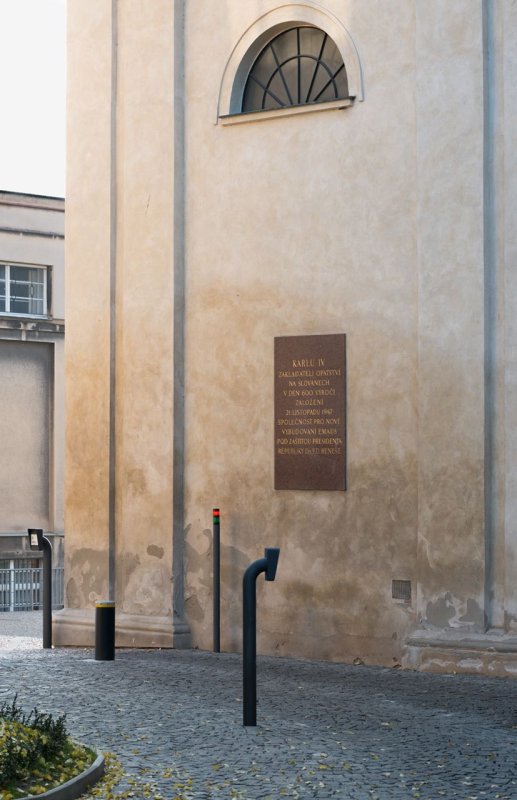 IXA, Piazzetta u kaple sv. Kosmy a Damiána v Emauzích – foto