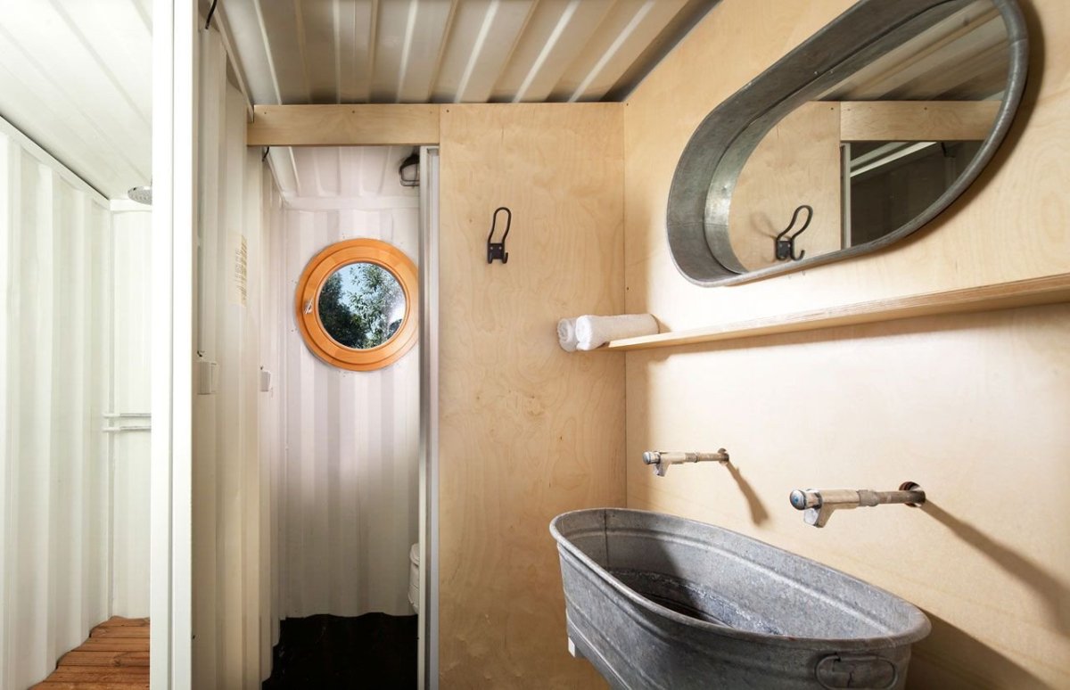 ARTIKUL architekti, ContainHotel - foto