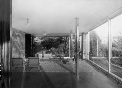 Z publikace Ludwig Mies van der Rohe / Vila Tugendhat v Brně – foto