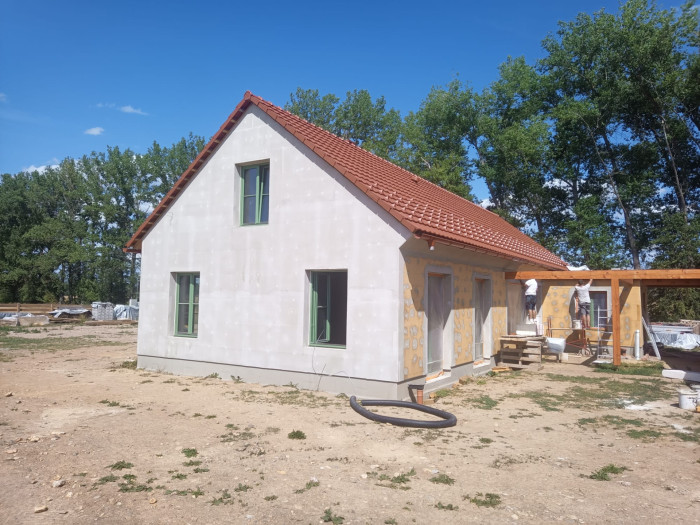 Hlinaři se specializují na ekologické a zdraví nezávadné přírodní izolace, které nabízejí tepelně izolační vlastnosti při zachování difuzně otevřené konstrukce.