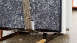 Skenování povrchu tvrzeného kamene TechniStone®, proces jehož výsledkem je hotový 3D model materiálu.