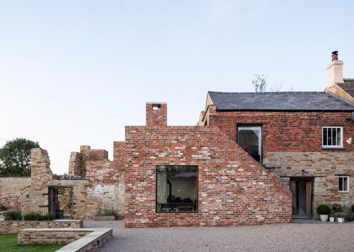 Konverze pergamenové fabriky v Northamptonshire od britského studia Will Gamble Architects