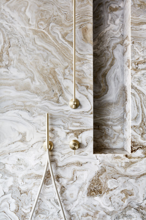 Byt s tajnou koupelnou, Markéta Bromová, Lenka Míková