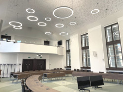 ATELIER SCHMIDT navrhl rekonstrukci společenského sálu v budově děčínského magistrátu.