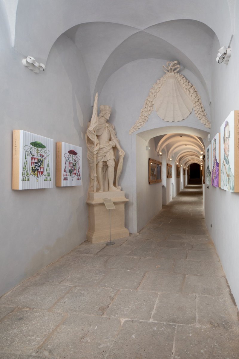 V nedávné historii však objekty byly bez koncepčního využití a postupně zašly. K novému životu je probudila až nedávná rekonstrukce a letos otevřená expozice – věnovaná je právě gardě. (Ateliér Štěpán, Mlýnská brána v Kroměříži)