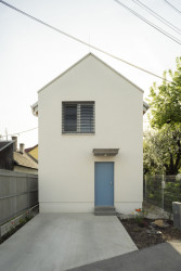 Úzký patrový dům v Žilině, architektonické studio treea - architekt Peter Kasman.