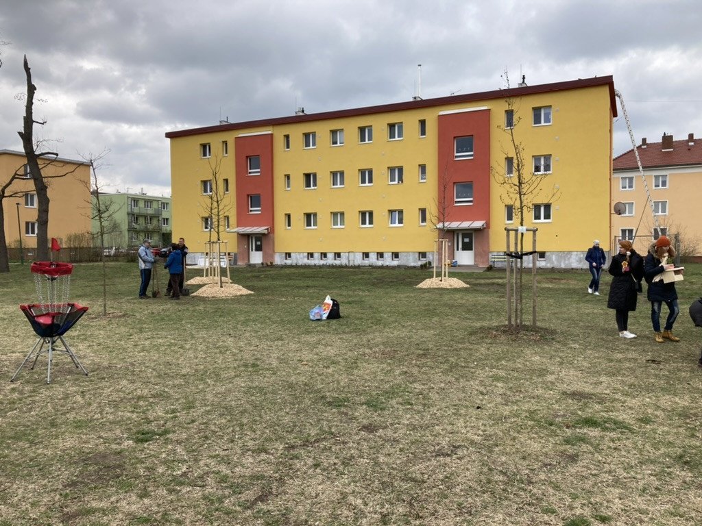 Nadace Proměny Karla Komárka vyhlašuje výzvu k obnově parku před Základní školou U Červených domků v Hodoníně