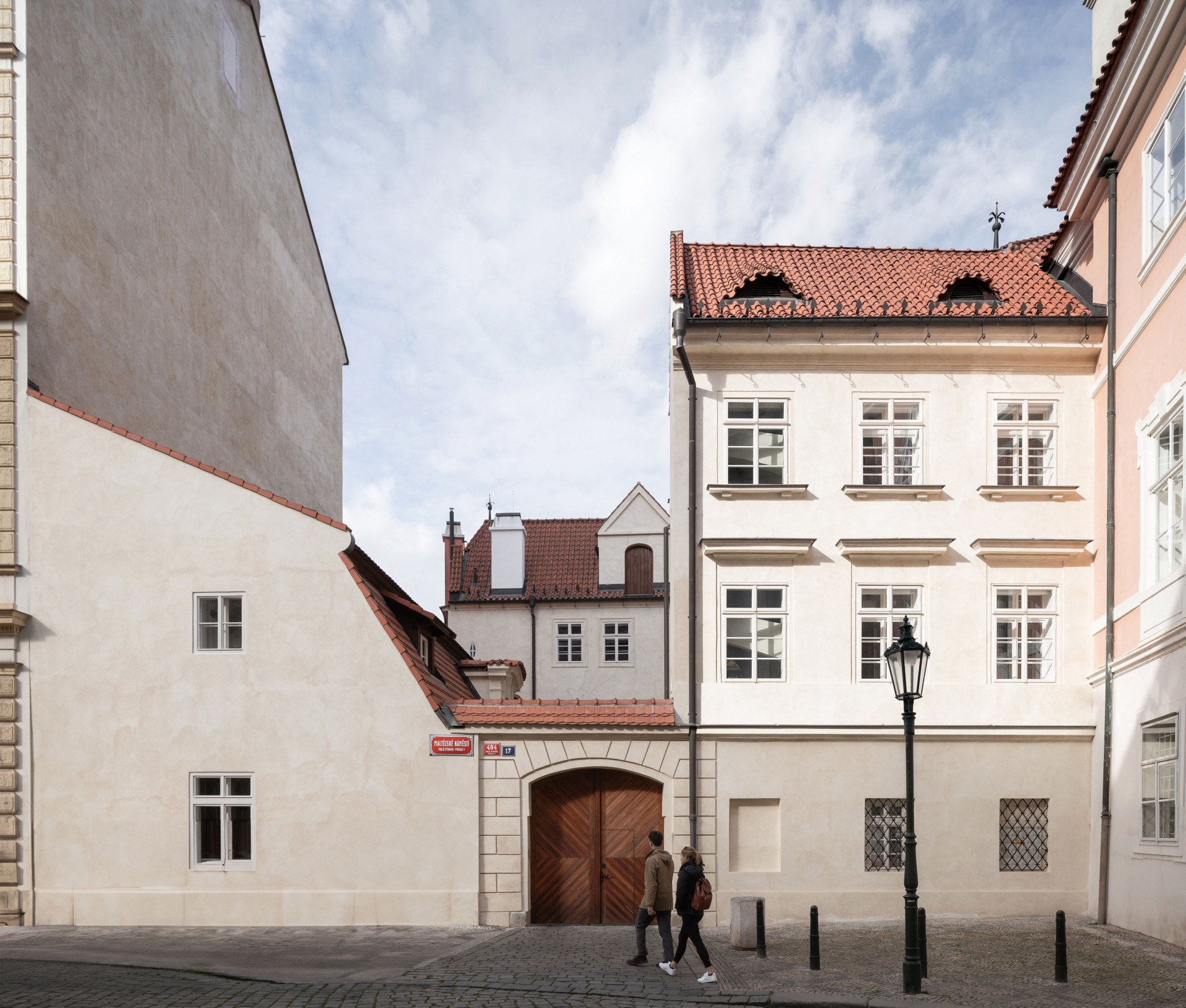 Takto se Malý Buquoyský palác obrací do Maltézského náměstí. (Rekonstrukce Malého Buquoyského Paláce v Praze, Tereza Scheibová)