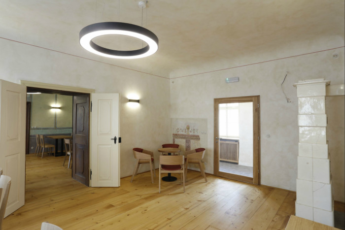 Úprava bývalé fary ve Chvalšinách na zařízení pro  pobyty osob s poruchami autistického spektra, společenský pokoj, 4DS