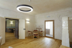 Úprava bývalé fary ve Chvalšinách na zařízení pro  pobyty osob s poruchami autistického spektra, společenský pokoj, 4DS