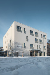 Městská knihovna na Petřinách, studio MONOM: Jedna z mála pražských budov, které byly navrženy pro potřeby knihovny.