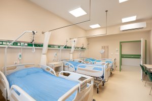 Lůžkové oddělení - pavilon chirurgie (Karvinská hornická nemocnice postavená z modulů KOMA)