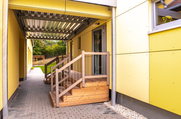 Veřejné stavby založené na vrutech - Základní a mateřská škola Střelice