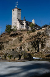 Liberecká výšina na stejnojmenném kopci v Liberci je romantický hrádek s rozhlednou, restaurací a hotelem. V letech 1900-1901 ho nechal postavit textilní továrník Heinrich Liebieg.