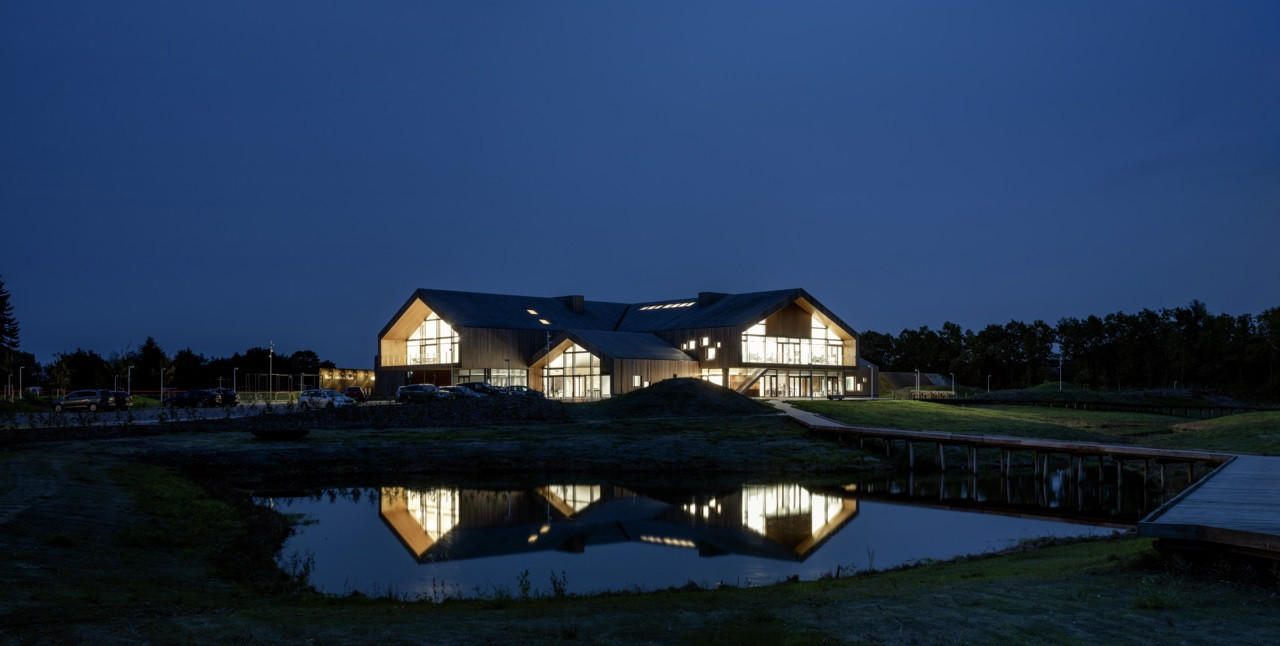 Rozšíření mezinárodní školy Ikast-Brande na komunitní a sportovní centrum od C.F. Møller Architects