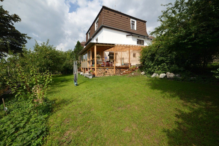 Dostavba rodinného domu Na Drahách, 3+1 architekti