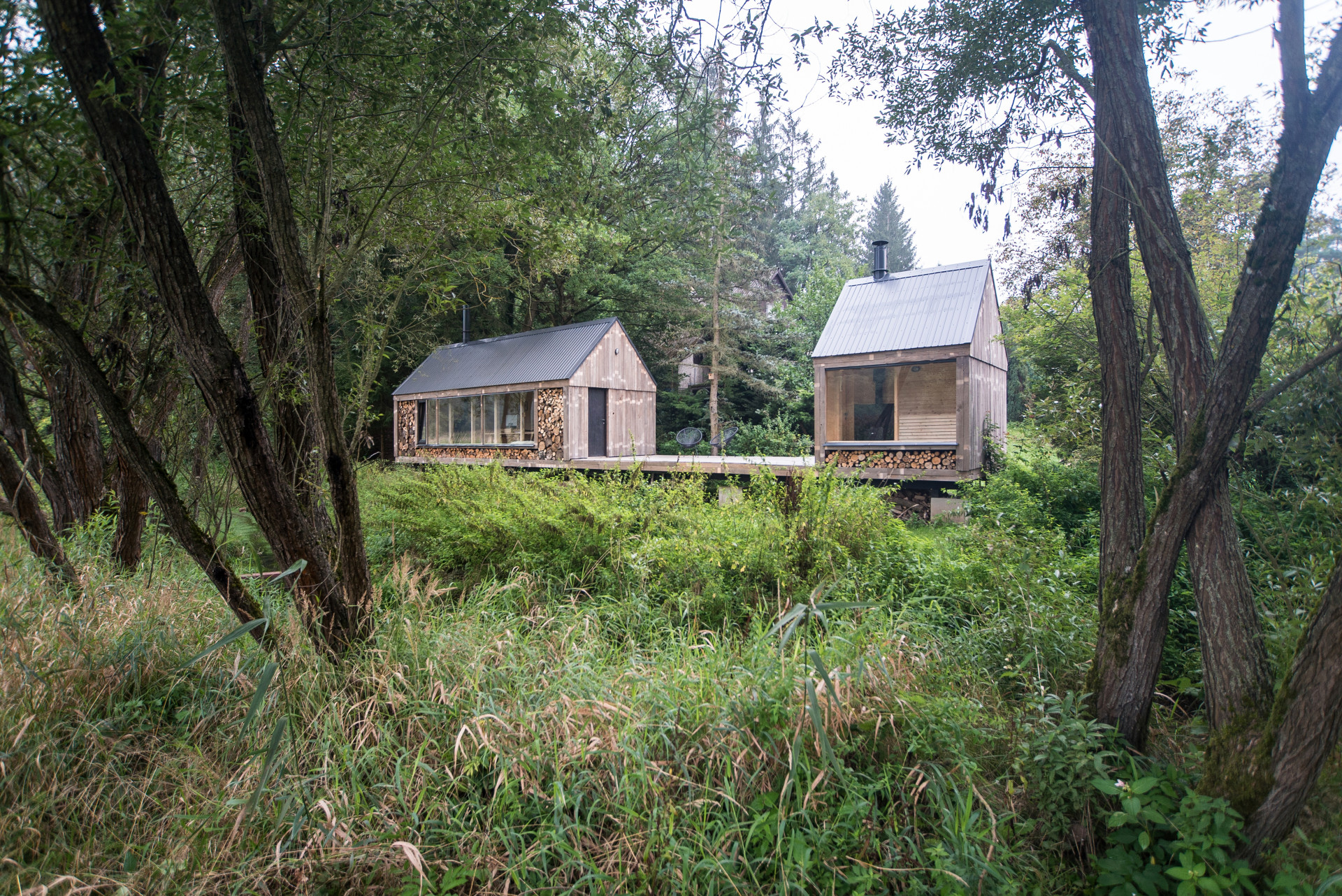 Asi nejmenší nominovaná stavba je vlastní ateliér architekta Jana Tyrpekla, který si postavil v zahradě. Porota ocenila, že je "postaven s použitím recyklovaných materiálů a s velkou pomocí rodiny a přátel."