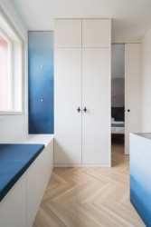 Ateliér a v něm šperkovnice (Rekonstrukce bytu na Vinohradech, Obliqo )