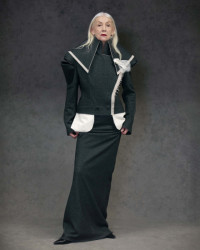 Projekt Red Carpet realizovaný studenty a studentkami Ateliéru designu oděvu a obuvi na Vysoké škole uměleckoprůmyslové v Praze (UMPRUM) - Tomáš Višňovský