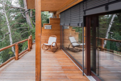 Lukáš Pejsar z ateliéru 3AE navrhl dřevostavbu u jezera