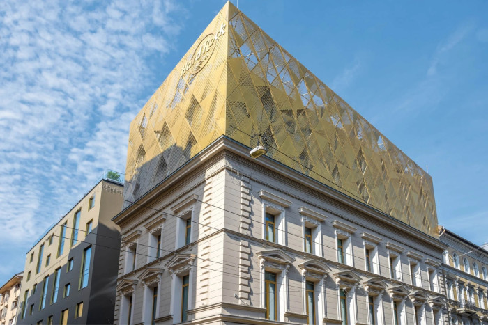 Sloupko-příčková, strukturální fasáda MB-SR50N EFEKT v Hotelu HARD ROCK v Budapešti.
