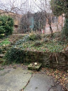 Stav zahrady před rekonstrukcí (Dům v Kutné Hoře, BYRÓ architekti)