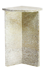 Galerie THE DESIGN zve na vernisáž výstavy On Chair – Balancing on the Edge of Comfort 21.6. od 18h