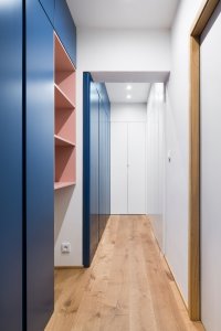 Rekonstrukce interiéru žižkovského mezonetu v Praze od No Architects