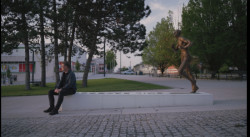 Kamil Mrva a Emil Zátopek v Kopřivnici (snímek k filmu Muž, který sázel domy)