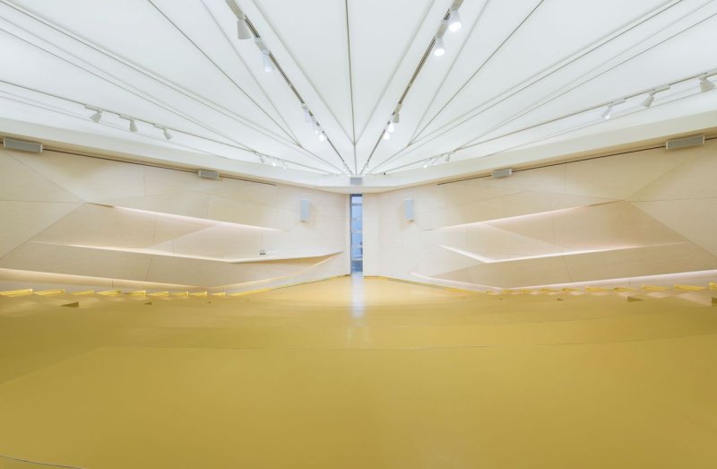 IO Studio, Rekonstrukce multifunkčního sálu SPŠ Na Třebešíně - foto